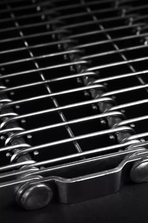Pimli metal bant — yük tutunması için pim çıkıntılı metal yüzey